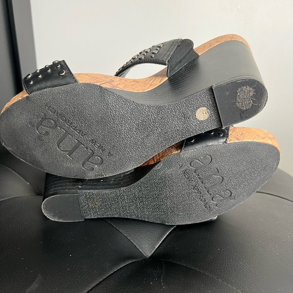 Gently Used ANA Size 9.5 women’s wedge sandals - Picture 4 of 4